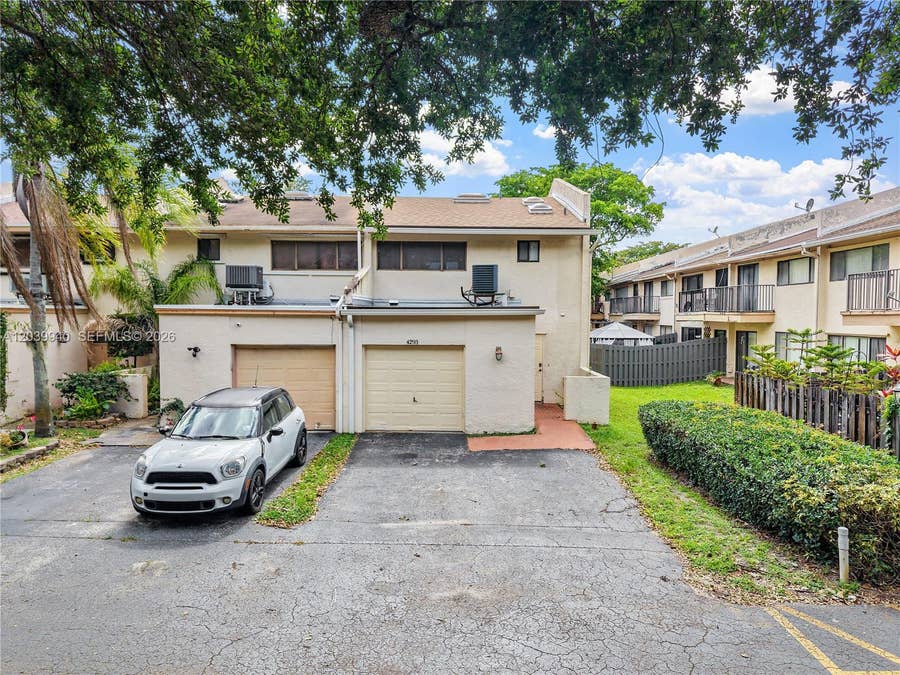 Property photo for 4293 N 76th Avenue, Davie, FL