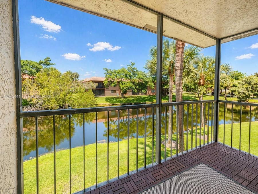 Property photo for 305 Lakeview Drive, #204, Weston, FL