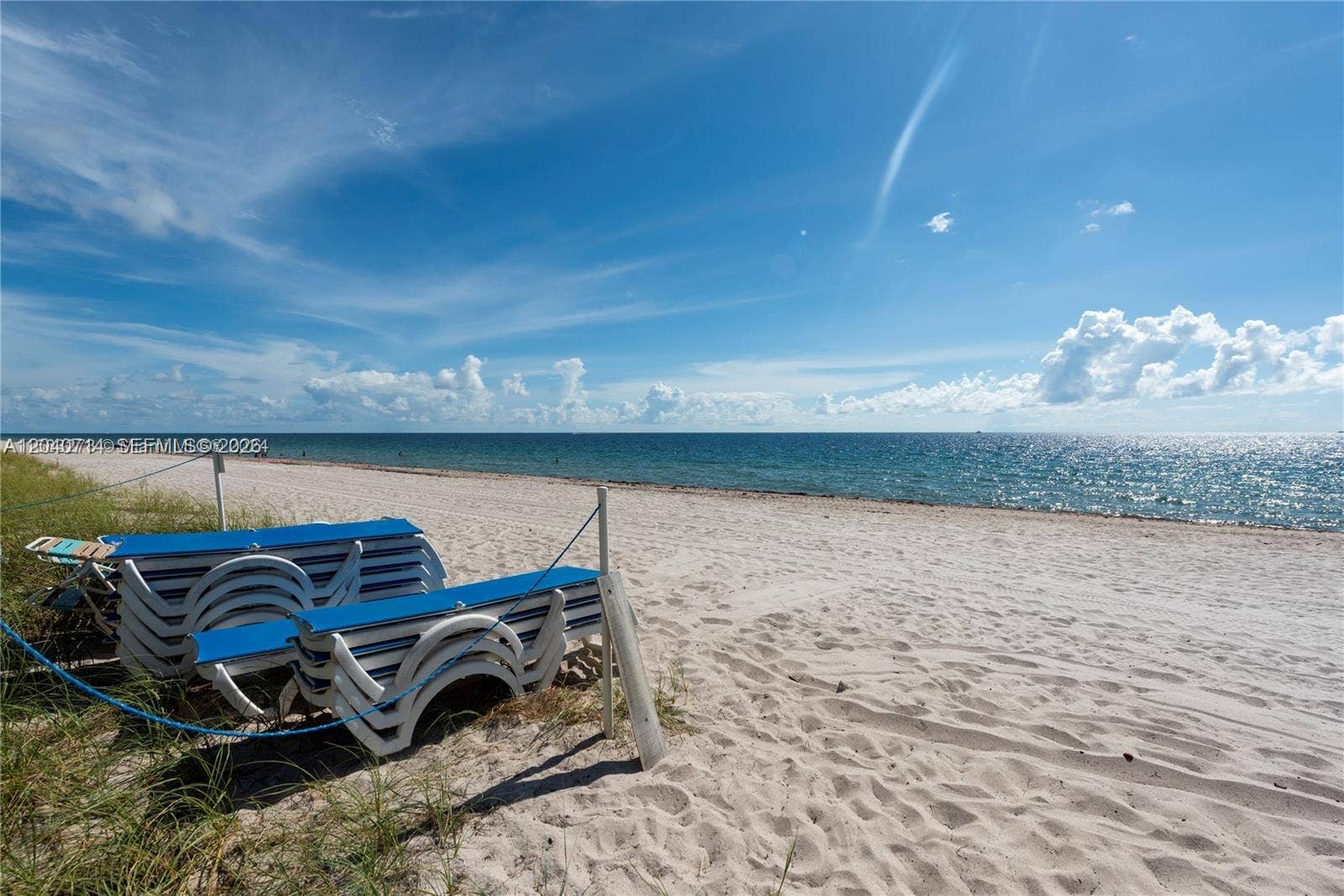 1901 N Ocean Boulevard, #7E, Fort Lauderdale, Fort Lauderdale, FL 33305 Umbrellas, beach chairs