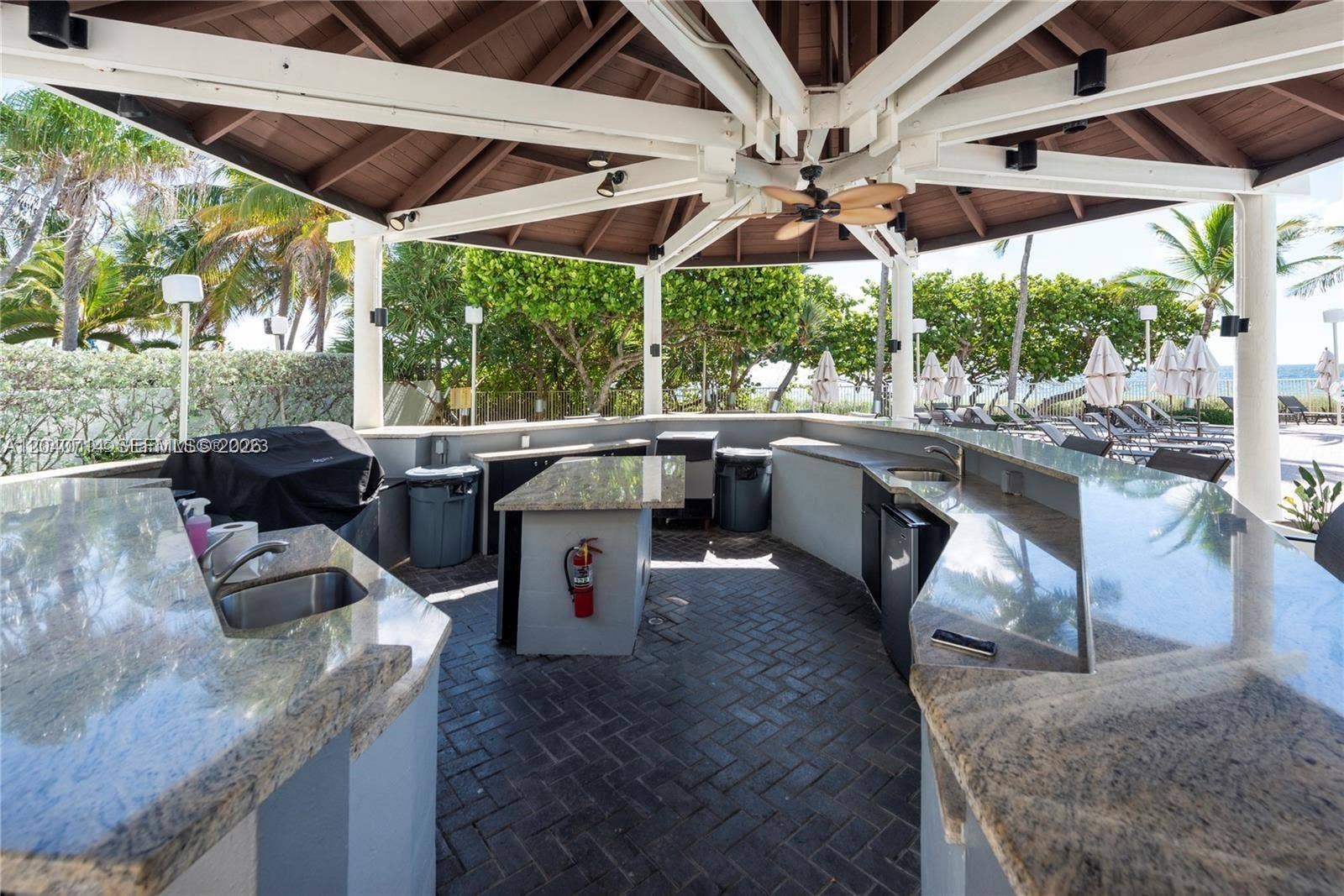 1901 N Ocean Boulevard, #7E, Fort Lauderdale, Fort Lauderdale, FL 33305 2 grills for cook-outs