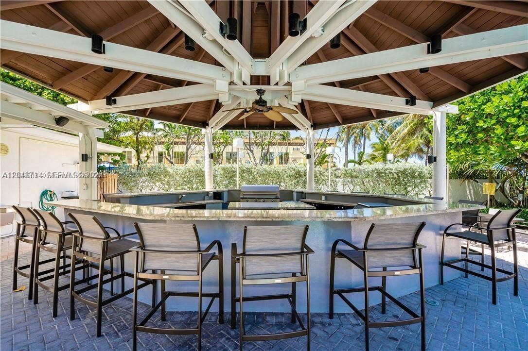 1901 N Ocean Boulevard, #7E, Fort Lauderdale, Fort Lauderdale, FL 33305 Bar & grill area