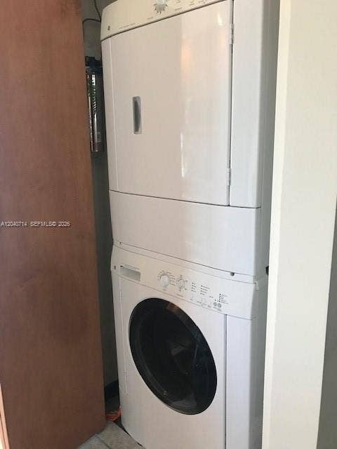 1901 N Ocean Boulevard, #7E, Fort Lauderdale, Fort Lauderdale, FL 33305 Washer/Dryer in kitchen