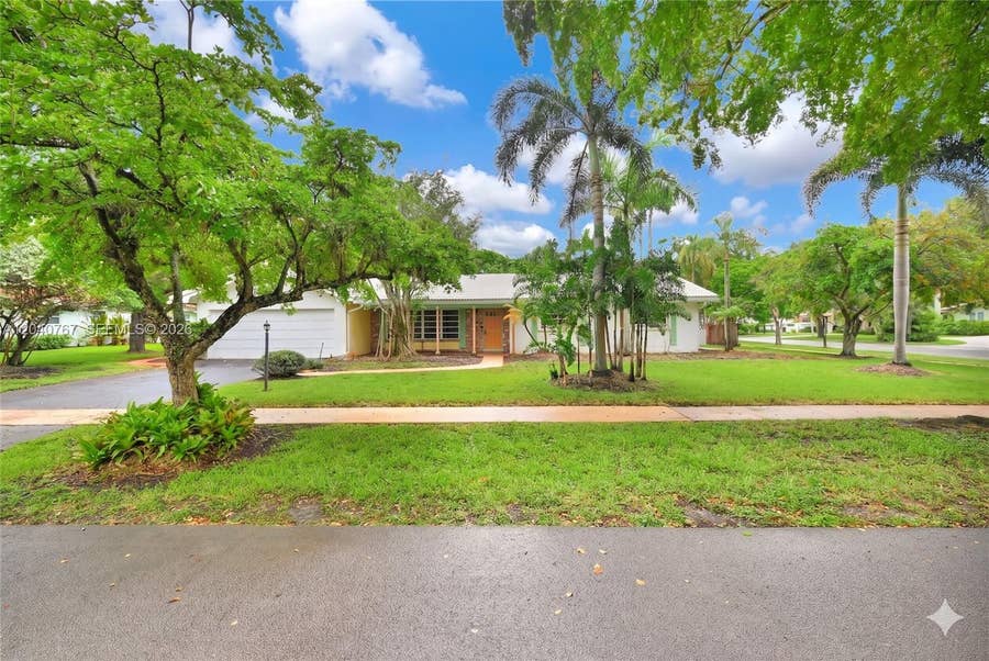 Property photo for 600 Petunia Drive, Plantation, FL
