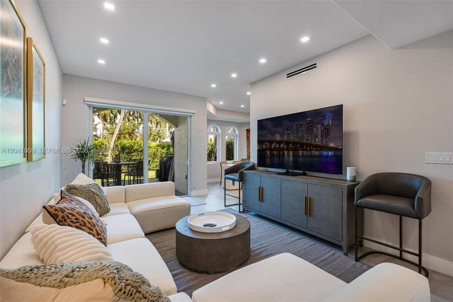 Property photo for 20940 NE 31st Place, Aventura, FL