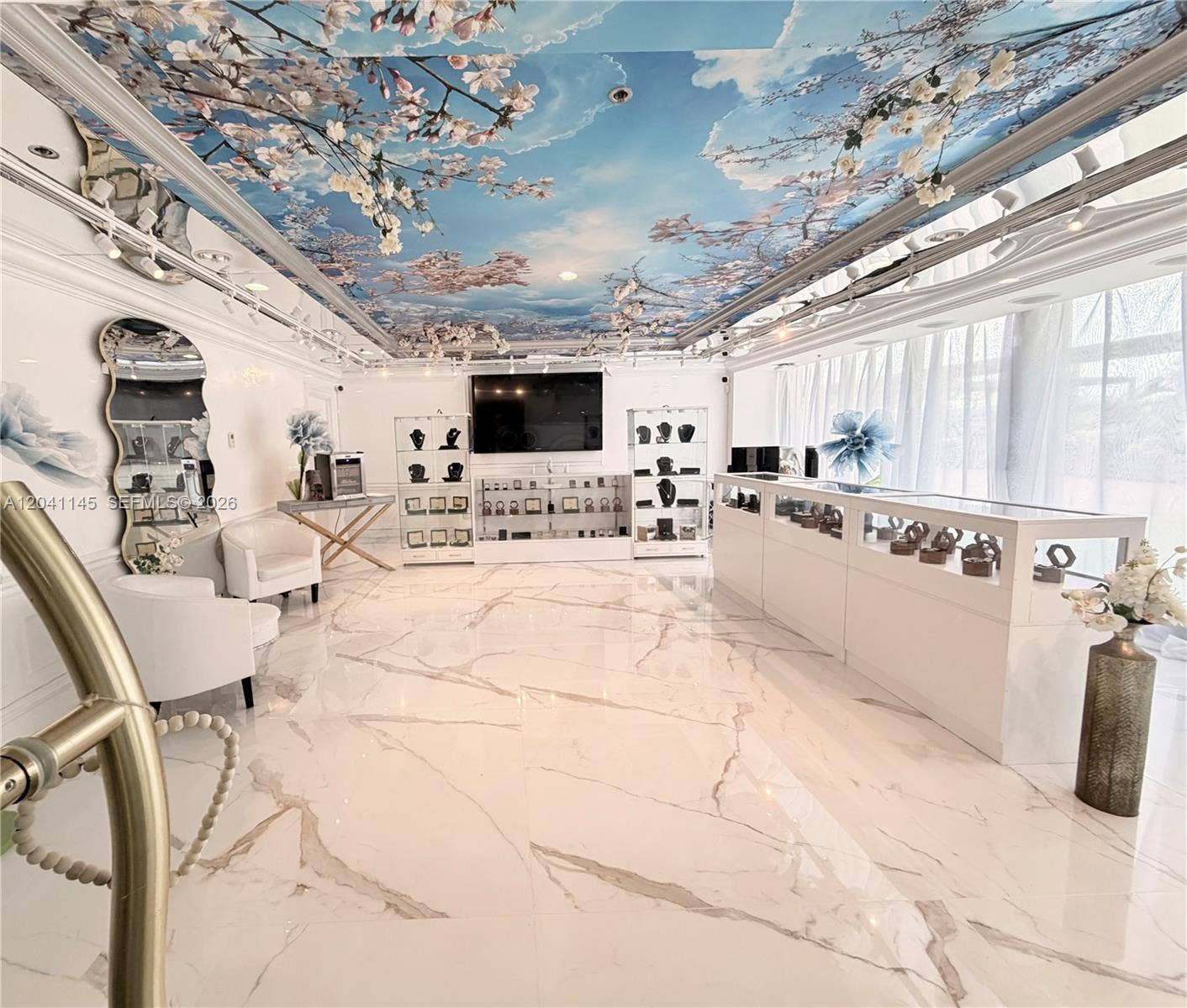 5225 Collins Avenue, #914, Miami Beach, FL 33140 Jewlery Shop