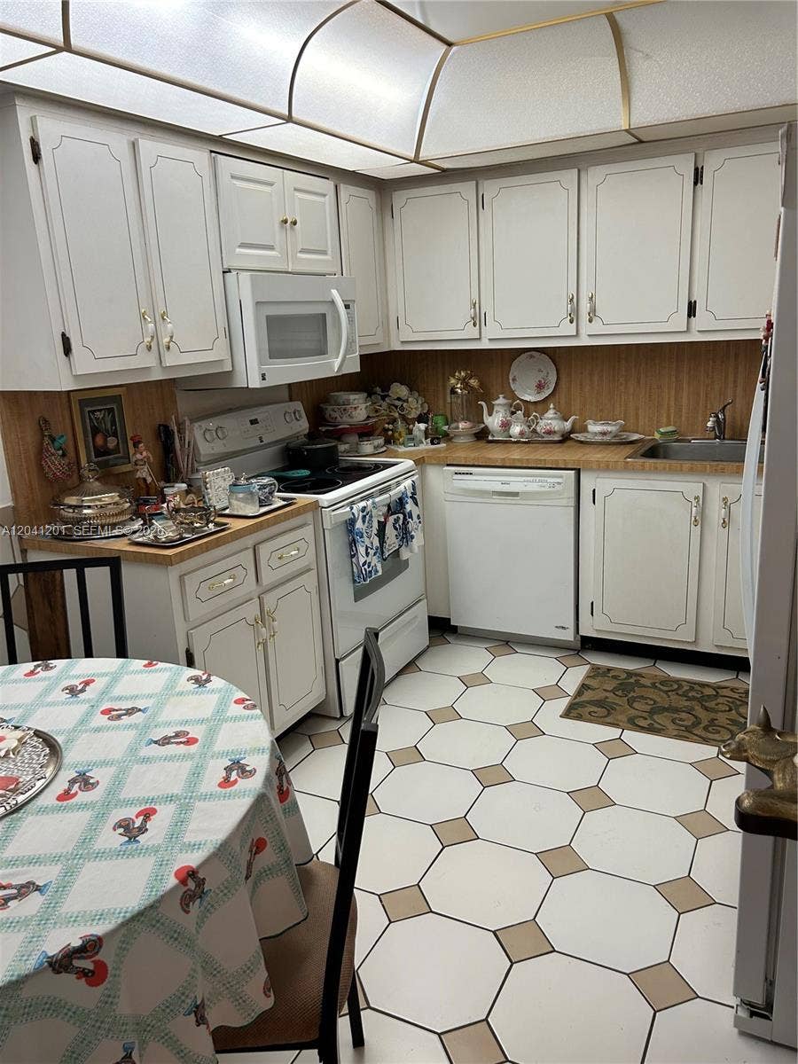 16325 Golf Club Road, #304, Weston, FL 33326 Photo 10