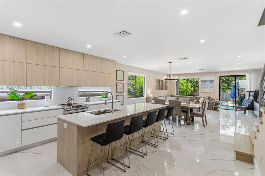 Property photo for 809 SW 10th Terrace, Fort Lauderdale, FL