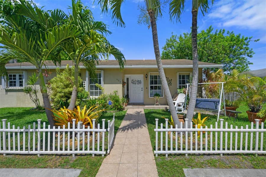 Property photo for 906 SW 8th Avenue, Hallandale Beach, FL