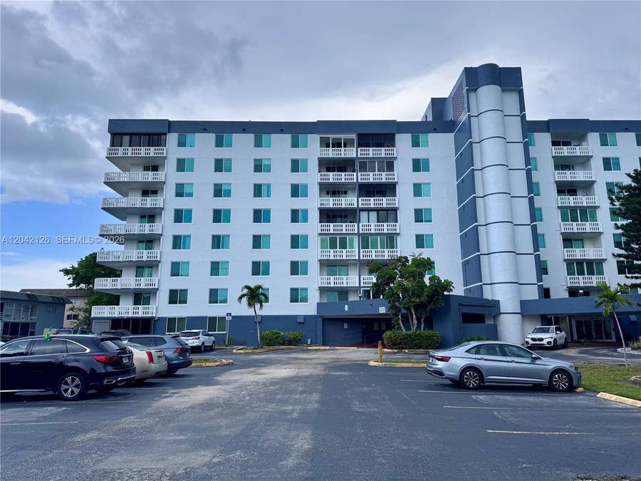 Property photo for 919 Hillcrest Drive, #102, Hollywood, FL
