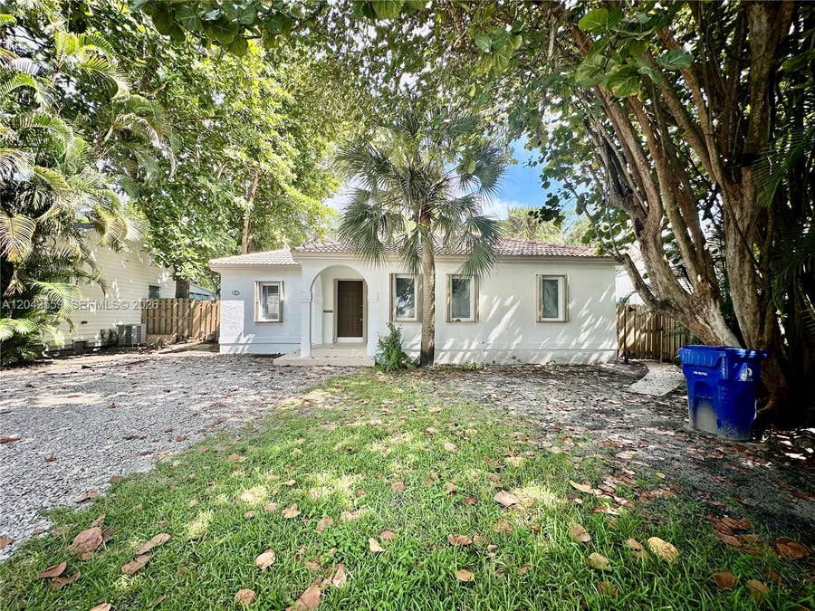 Property photo for 22 SE 11th Street, #22, Fort Lauderdale, FL