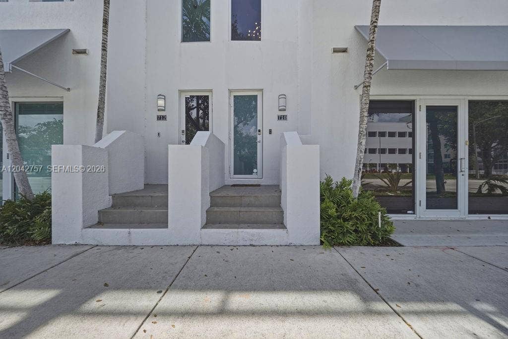 710 NE 3rd Avenue, Fort Lauderdale, FL 33304 Photo 13