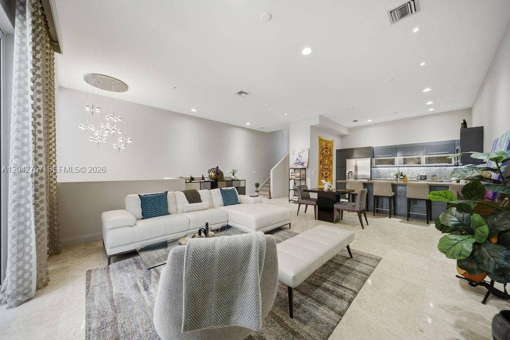 710 NE 3rd Avenue, Fort Lauderdale, FL 33304 Photo 23