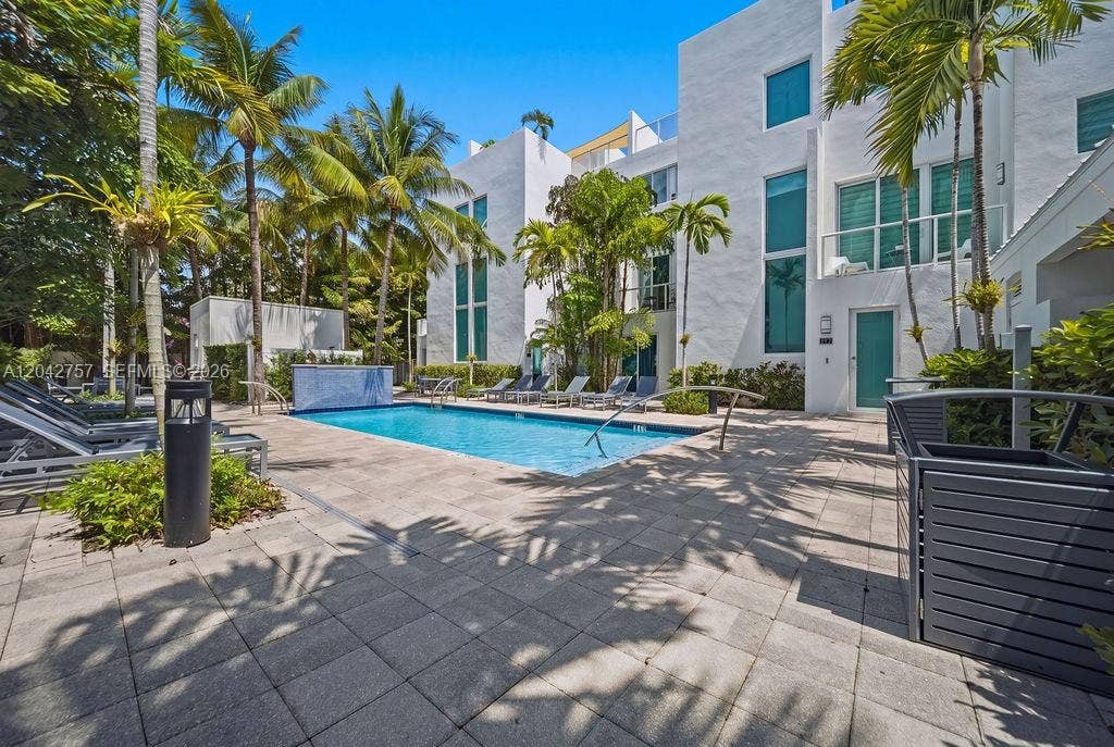 710 NE 3rd Avenue, Fort Lauderdale, FL 33304 Photo 3