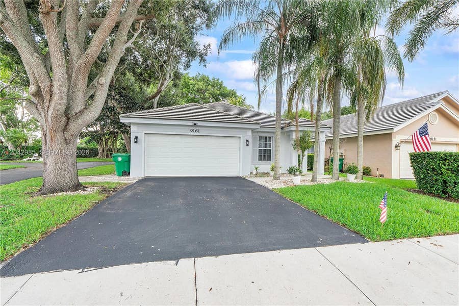 Property photo for 9161 Lake Park Circle N, Davie, FL