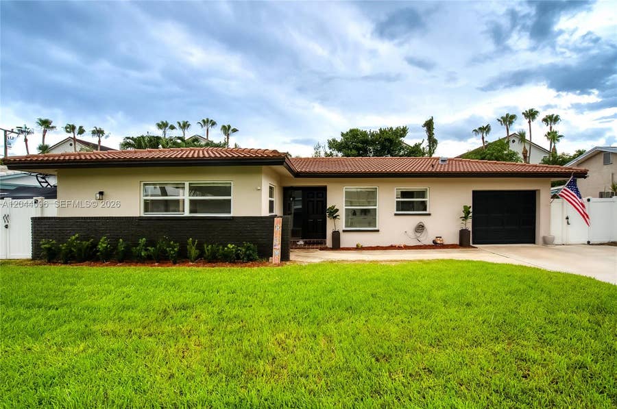 Property photo for 106 E Park Lane E, Hypoluxo, FL
