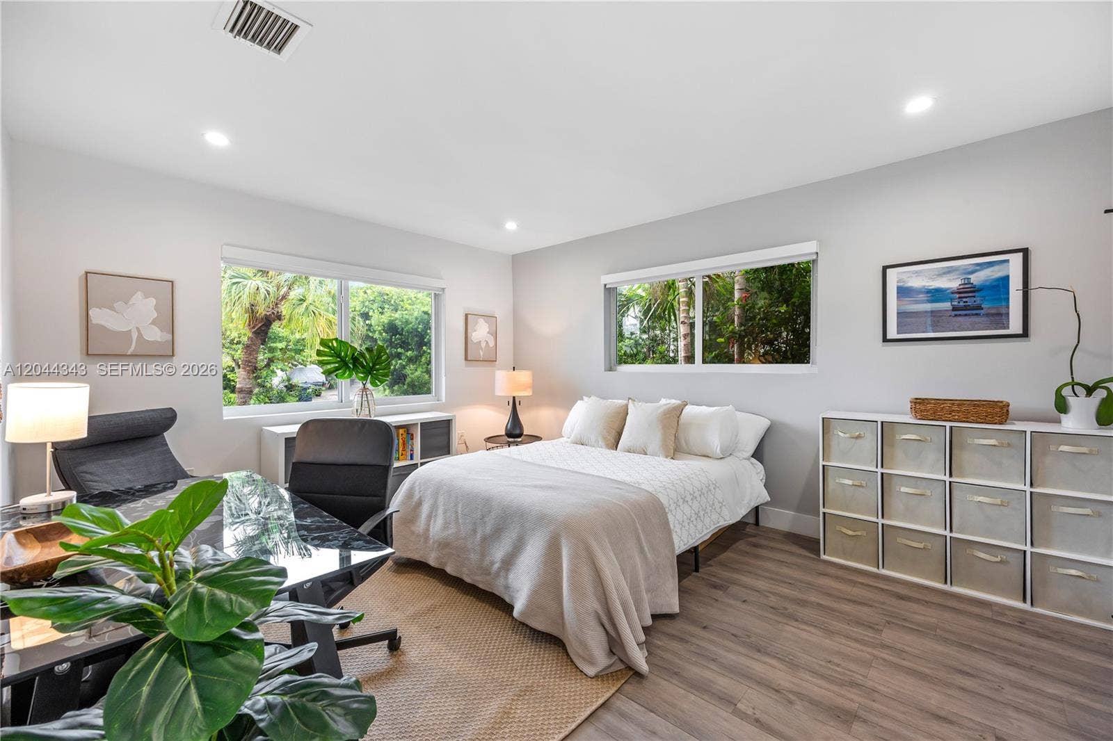 2nd bedroom