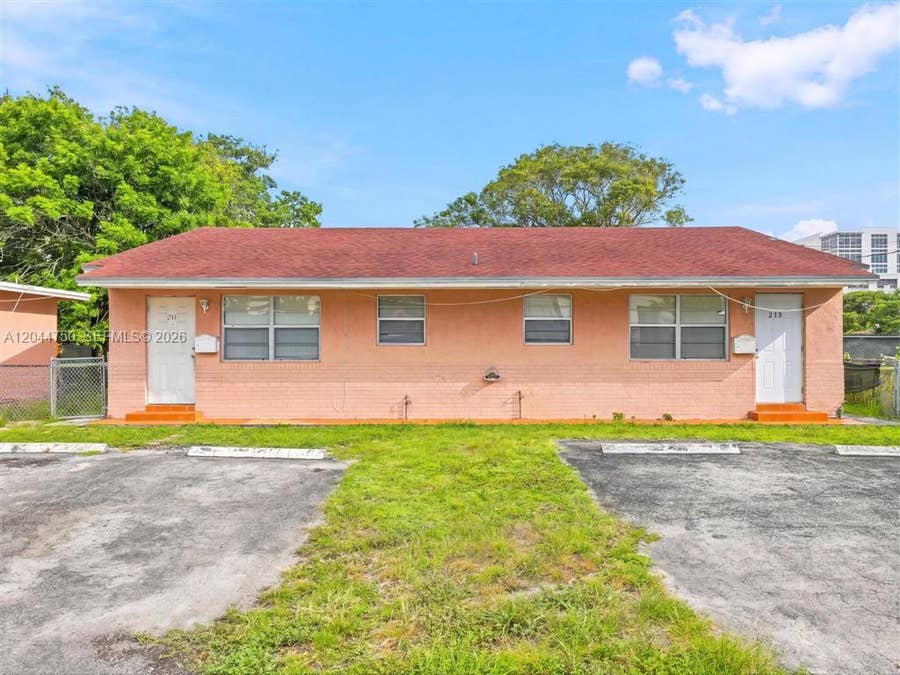 Property photo for 211 SE 10th Street, Hallandale Beach, FL