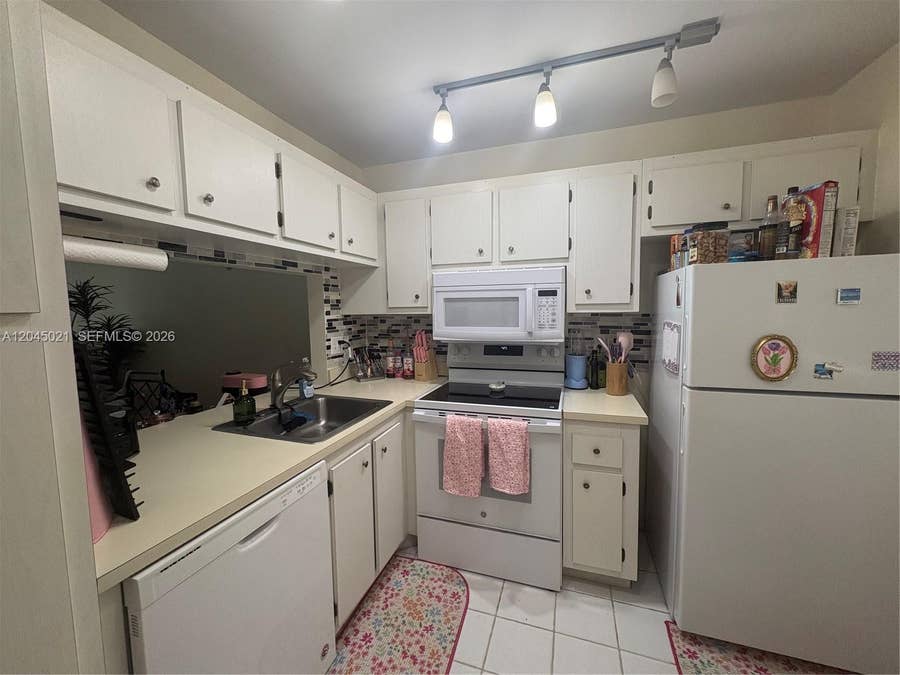 Property photo for 9340 Lagoon Place, #202, Davie, FL