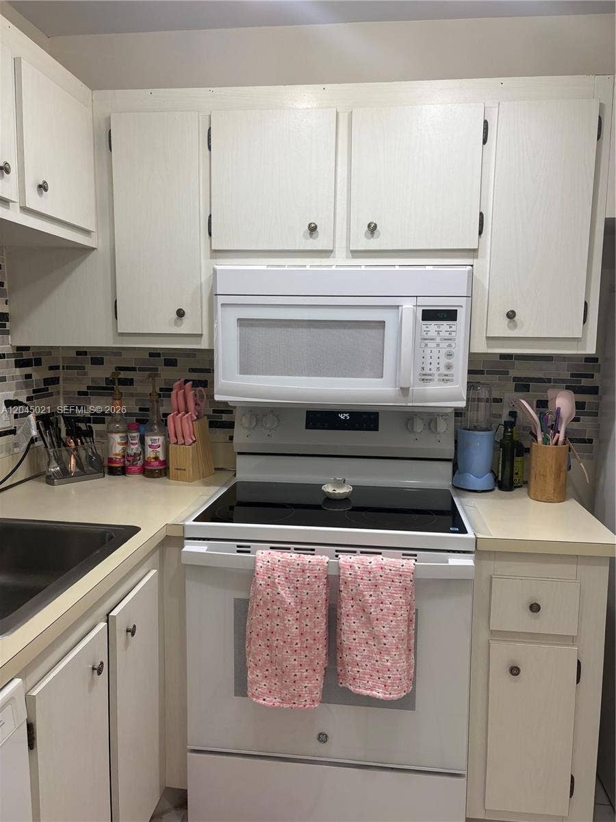 9340 Lagoon Place, #202, Davie, Davie, FL 33324 Photo 2