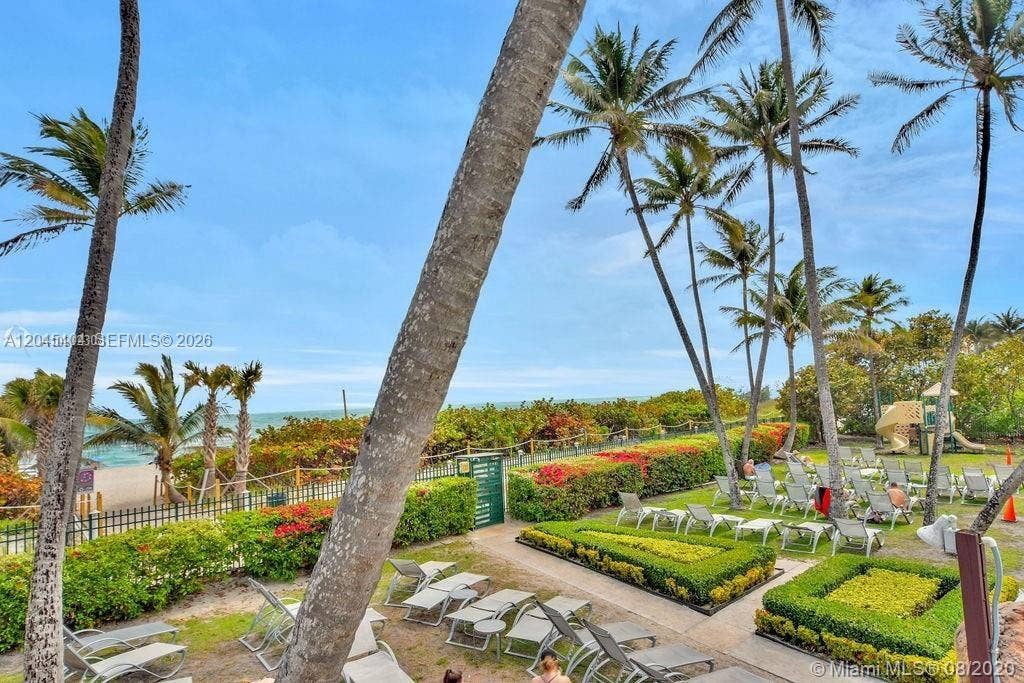 5225 Collins Avenue, #1117, Miami Beach, FL 33140 Sunning area