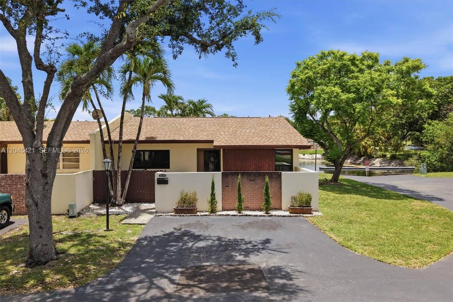 Property photo for 13776 Kendale Lakes Drive, Miami, FL