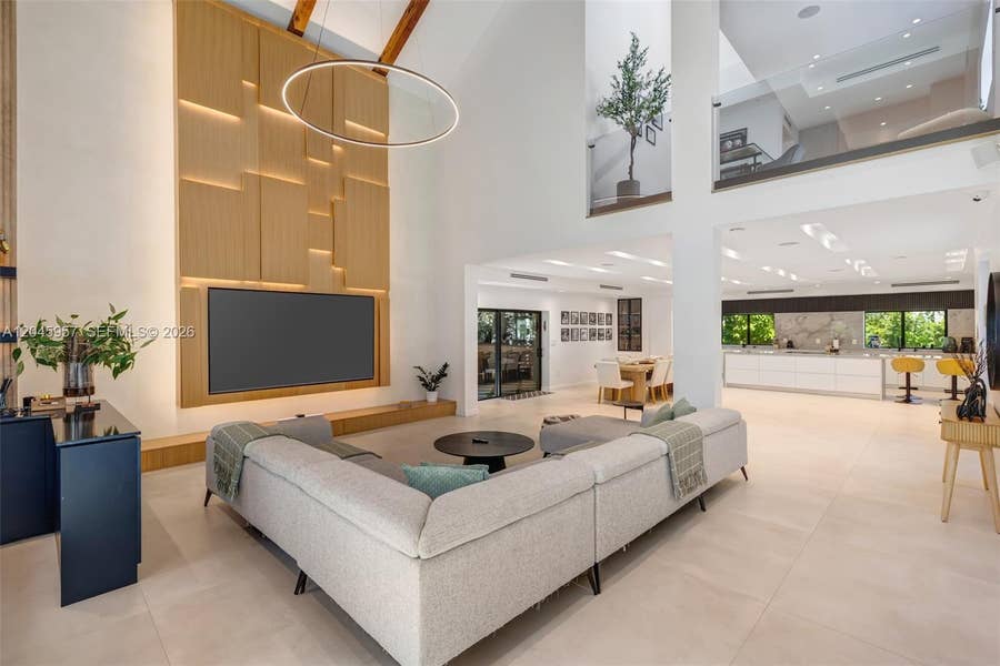 Property photo for 1977 S Oak Haven Circle, Miami, FL