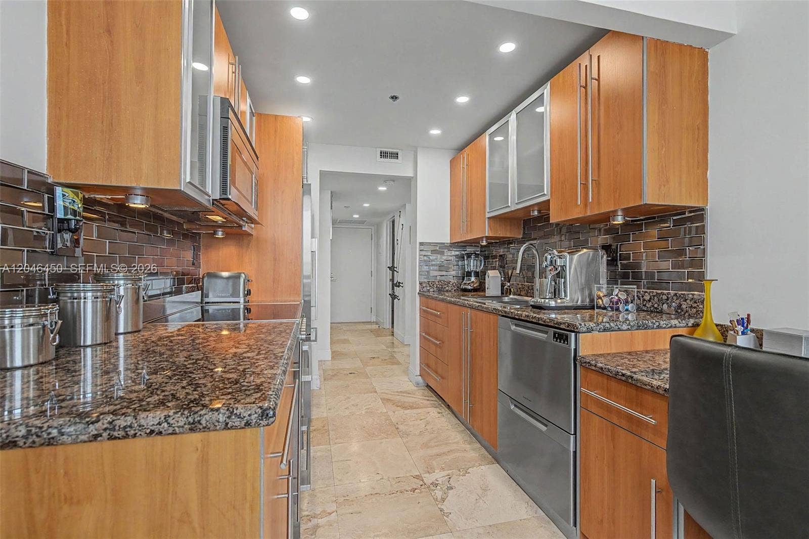 2555 Collins Avenue, #1814, Miami Beach, FL 33140 Beautiful Custom Kitchen