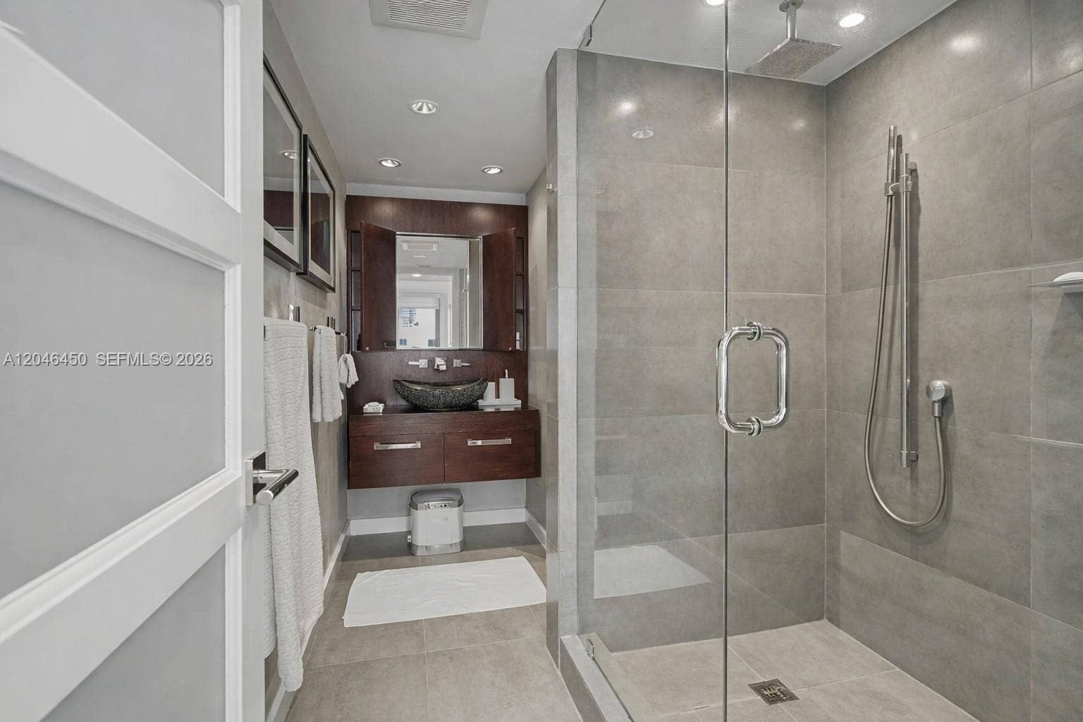 2555 Collins Avenue, #1814, Miami Beach, FL 33140 Large primary Bathoom with 4-jet spa shower