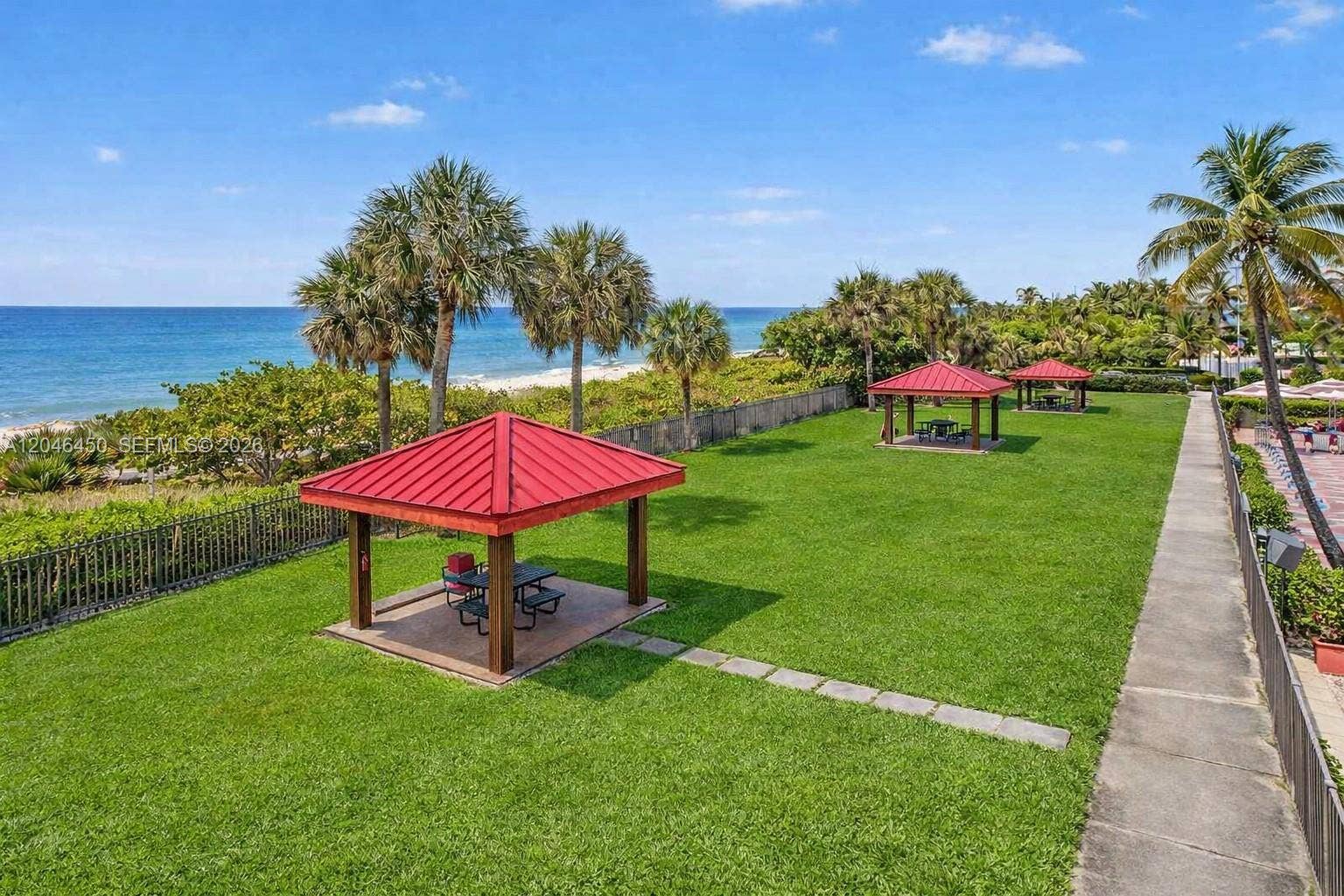 2555 Collins Avenue, #1814, Miami Beach, FL 33140 Large oceanfront BBQ Areas, PLay area
