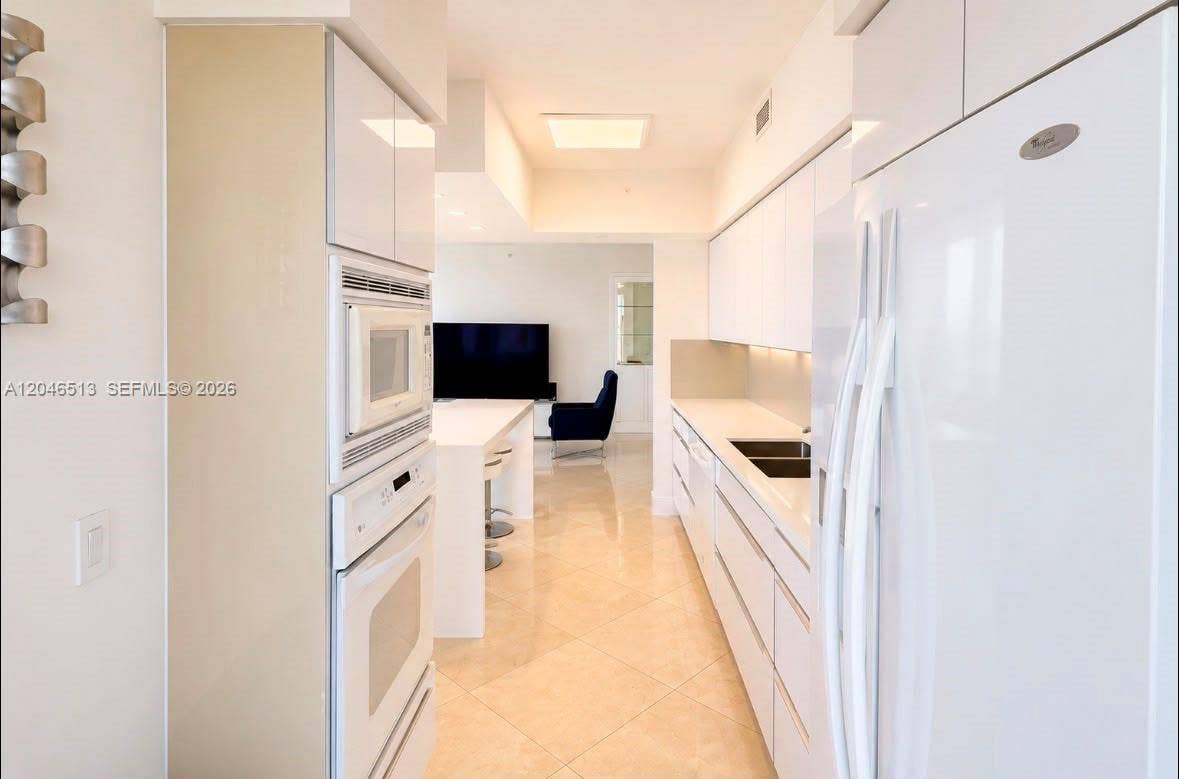 4775 Collins Avenue, #2407, Miami Beach, FL 33140 Photo 17