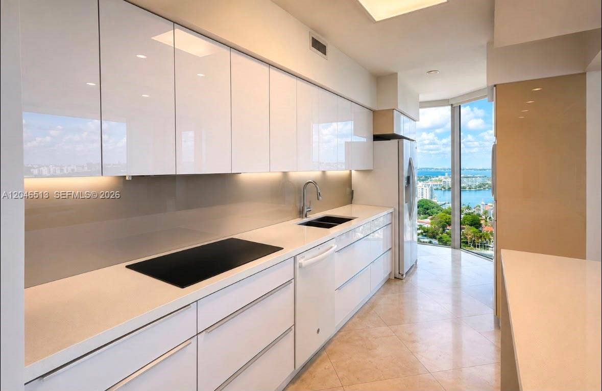 4775 Collins Avenue, #2407, Miami Beach, FL 33140 Photo 3