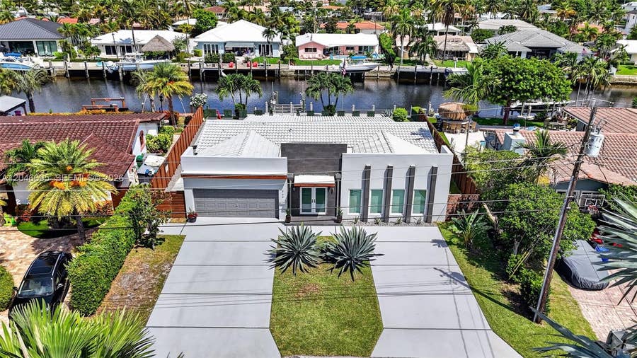 Property photo for 966 SE 9th Avenue, Pompano Beach, FL
