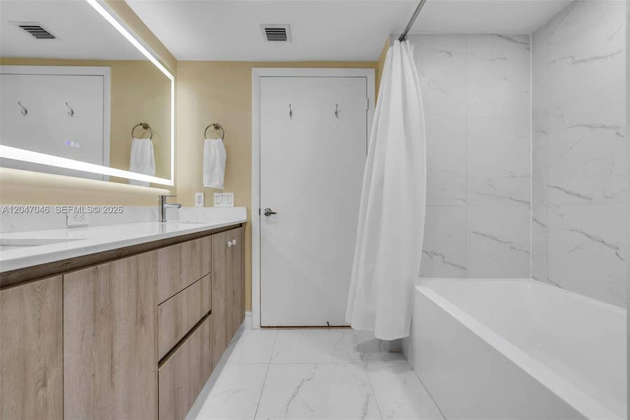 Property photo for 41 SE 5th Street, #908, Miami, FL