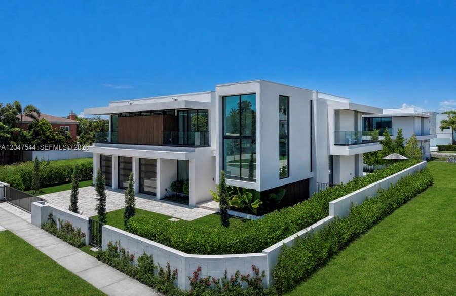 Property photo for 1099 NE 4th Avenue, Boca Raton, FL
