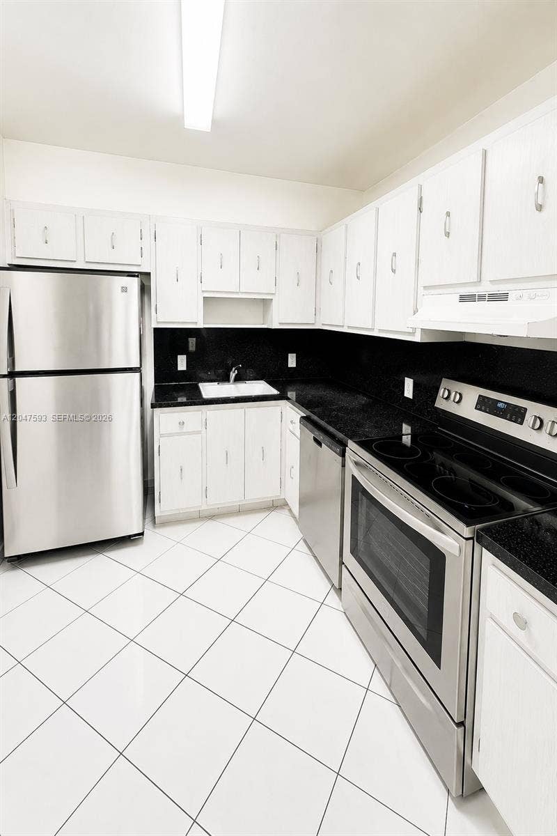 100 Bayview Drive, #911, Sunny Isles Beach, Sunny Isles Beach, FL 33160 Photo 6