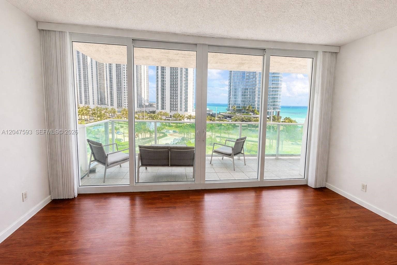 100 Bayview Drive, #911, Sunny Isles Beach, Sunny Isles Beach, FL 33160 Photo 3