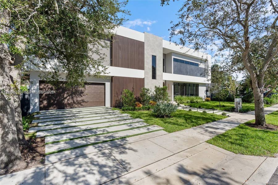 Property photo for 801 SE 11th Court, Fort Lauderdale, FL