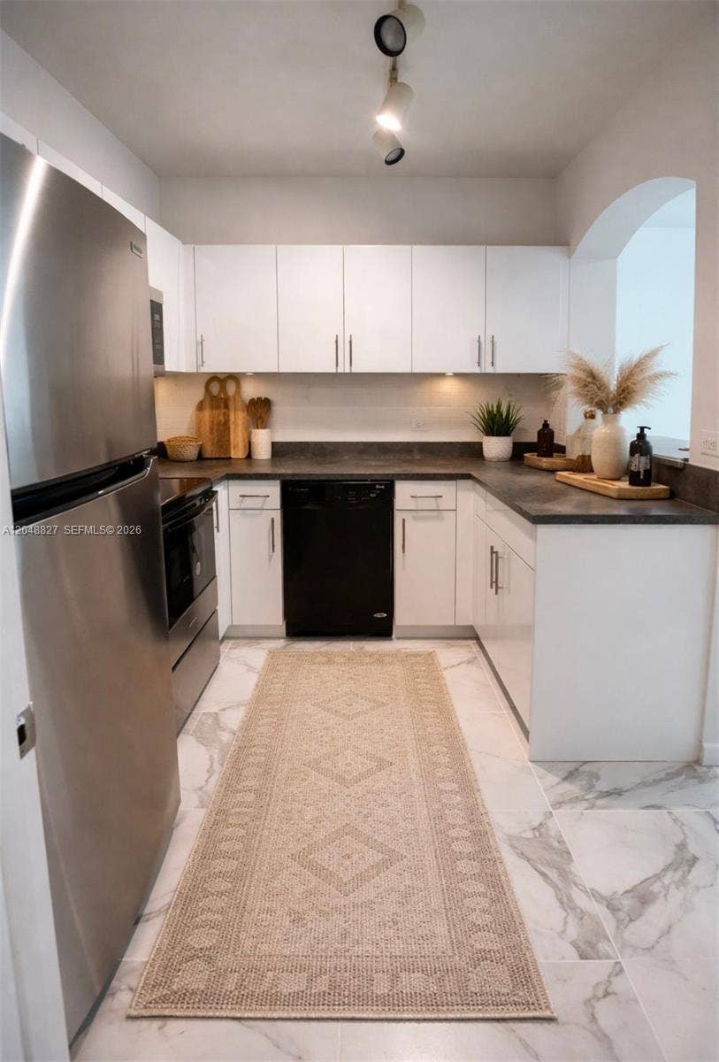 9172 Collins Avenue, #214, Surfside, FL 33154 staging image