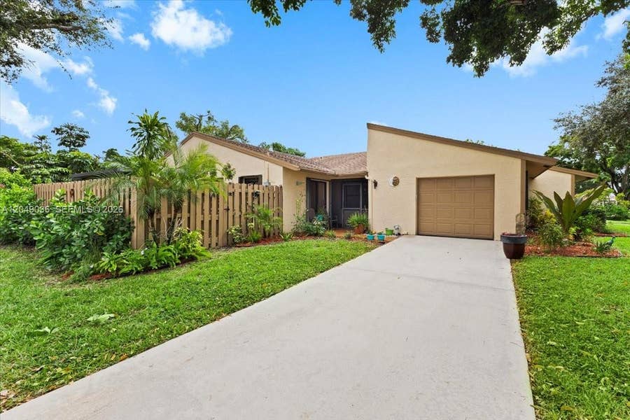 Property photo for 901 NW 26th Avenue, Delray Beach, FL