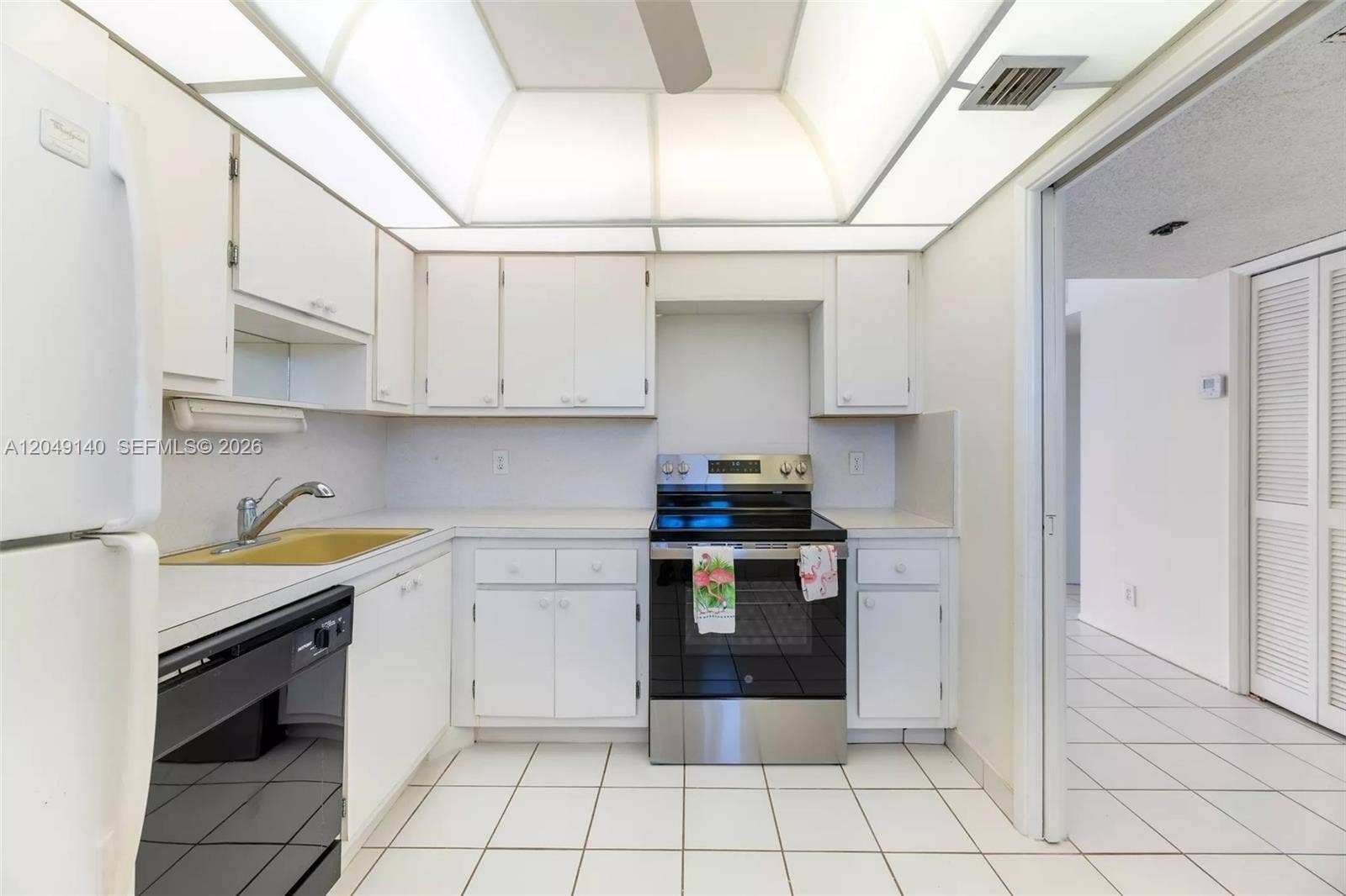 605 Oaks Drive, #607, Pompano Beach, FL 33069 Renovation may include opening kitchen to dining/living space