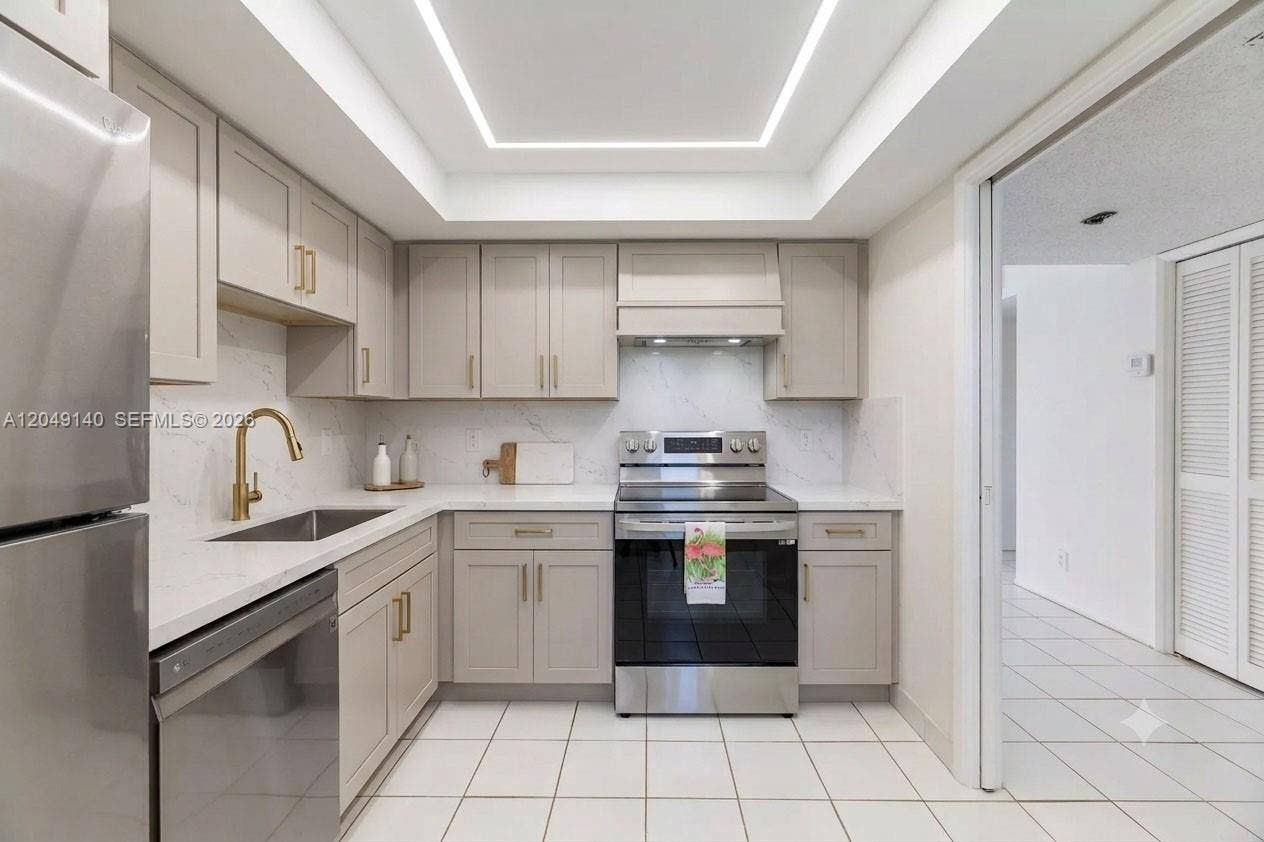 605 Oaks Drive, #607, Pompano Beach, FL 33069 Virtually staged - Renovation may include opening kitchen to dining/living space