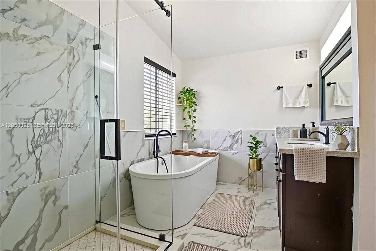 9847 Fairway Cove Lane, Plantation, FL 33324 Photo 34