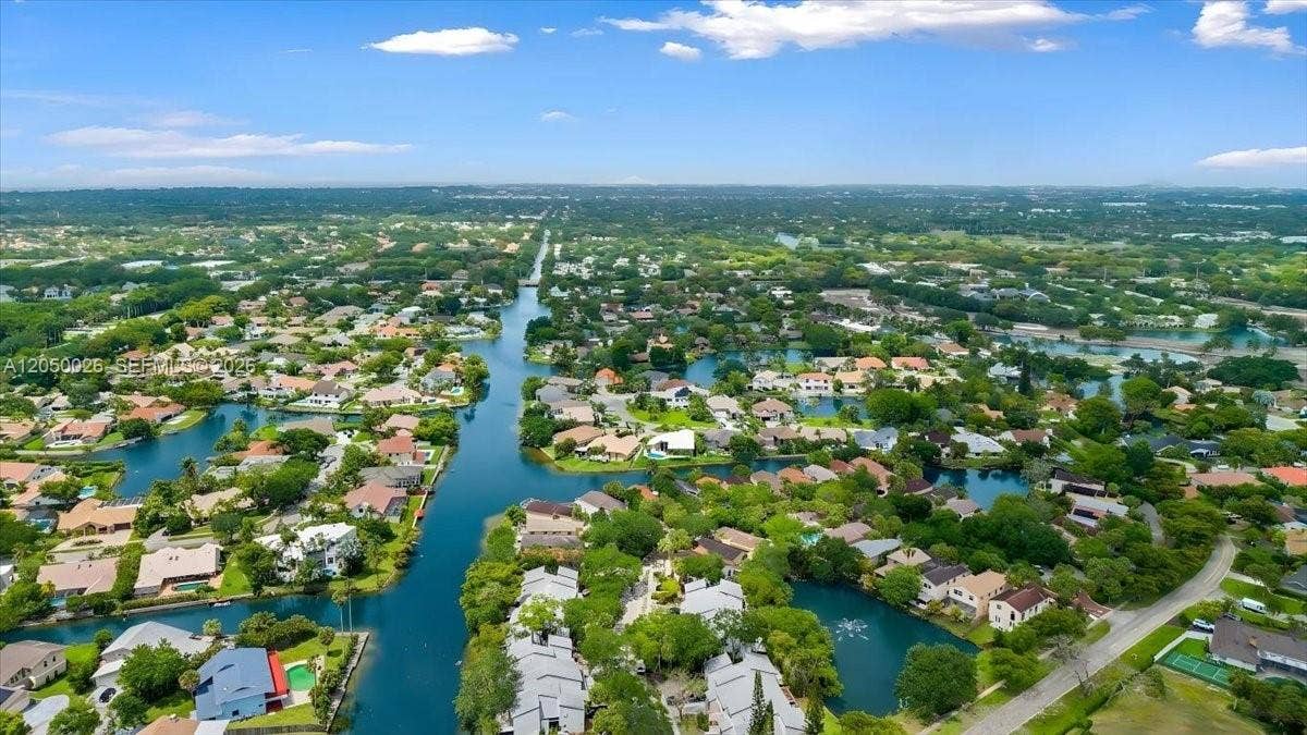 9847 Fairway Cove Lane, Plantation, FL 33324 Photo 17