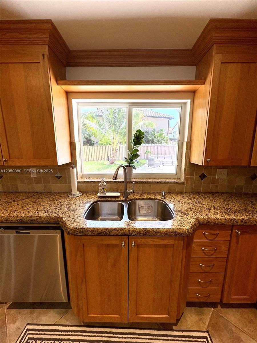 9833 NW 5th Court, Plantation, FL 33324 Photo 14