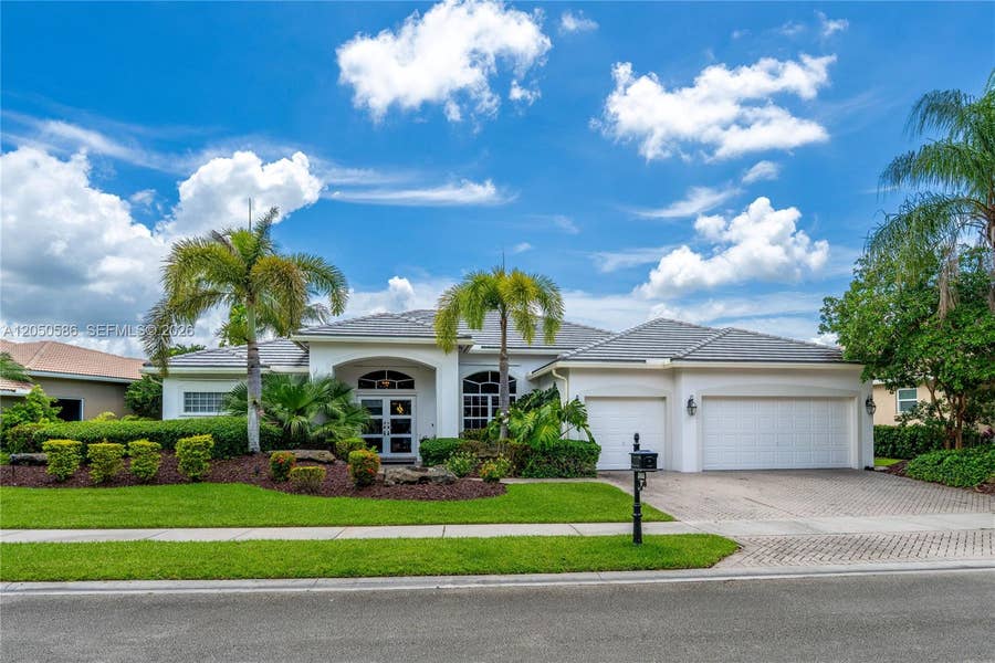 Property photo for 3855 Oak Ridge Circle, Weston, FL