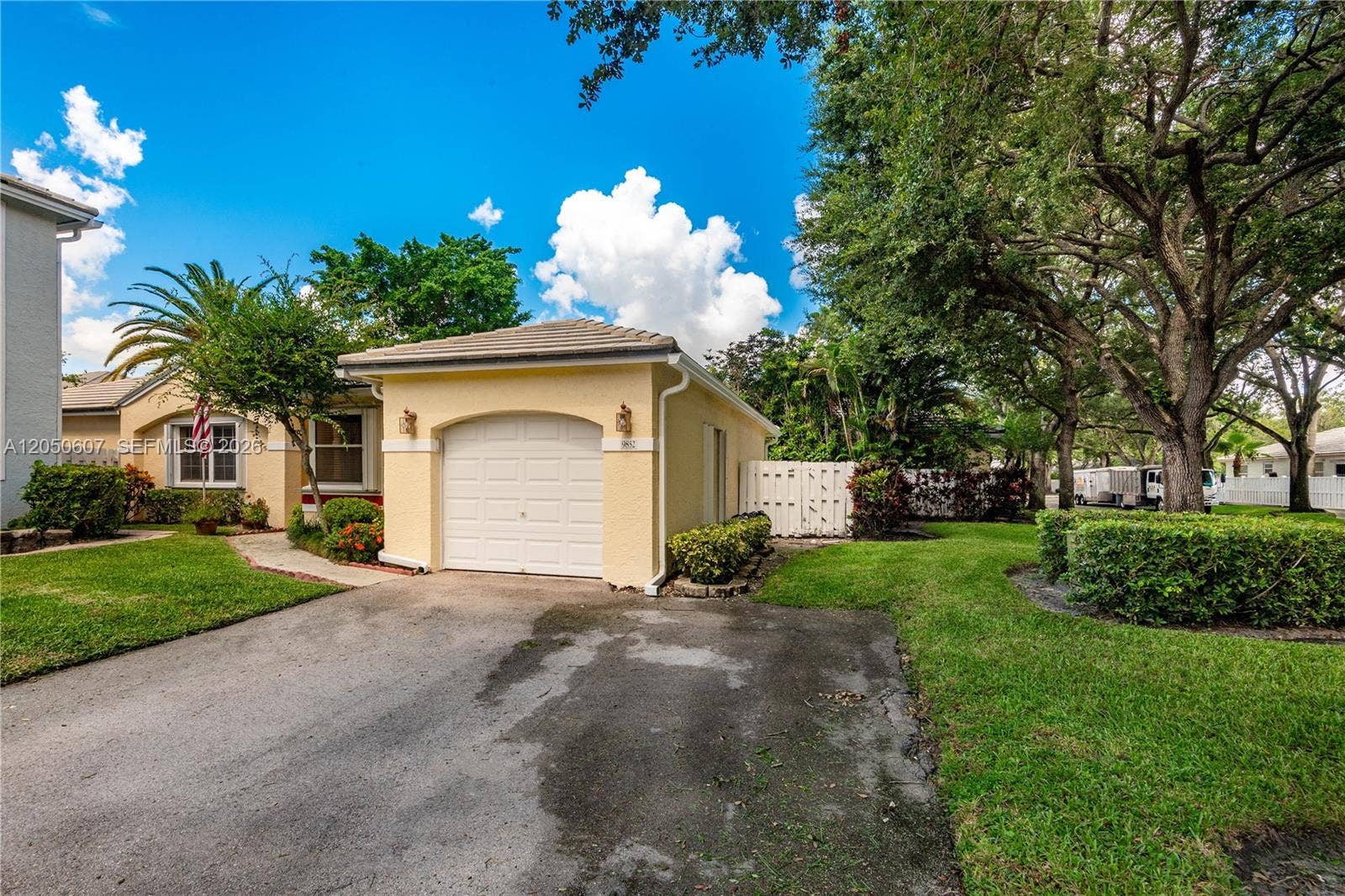 9852 NW 9th Court, Plantation, FL 33324 Photo 2
