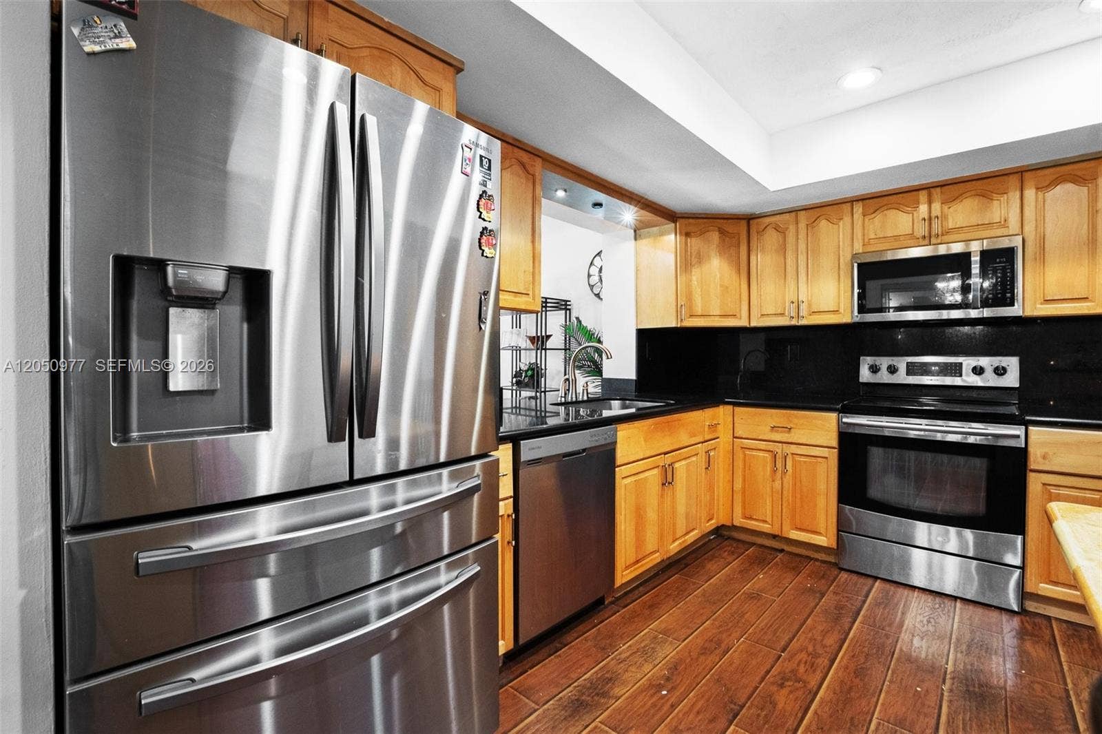 2251 NW 87th Avenue, Pembroke Pines, FL 33024 Stainless steel appliances