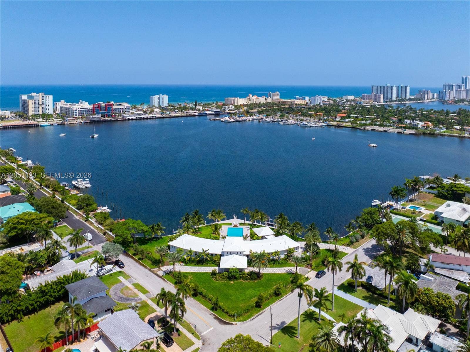 900 N Northlake Drive, Hollywood, FL 33019 Photo 2