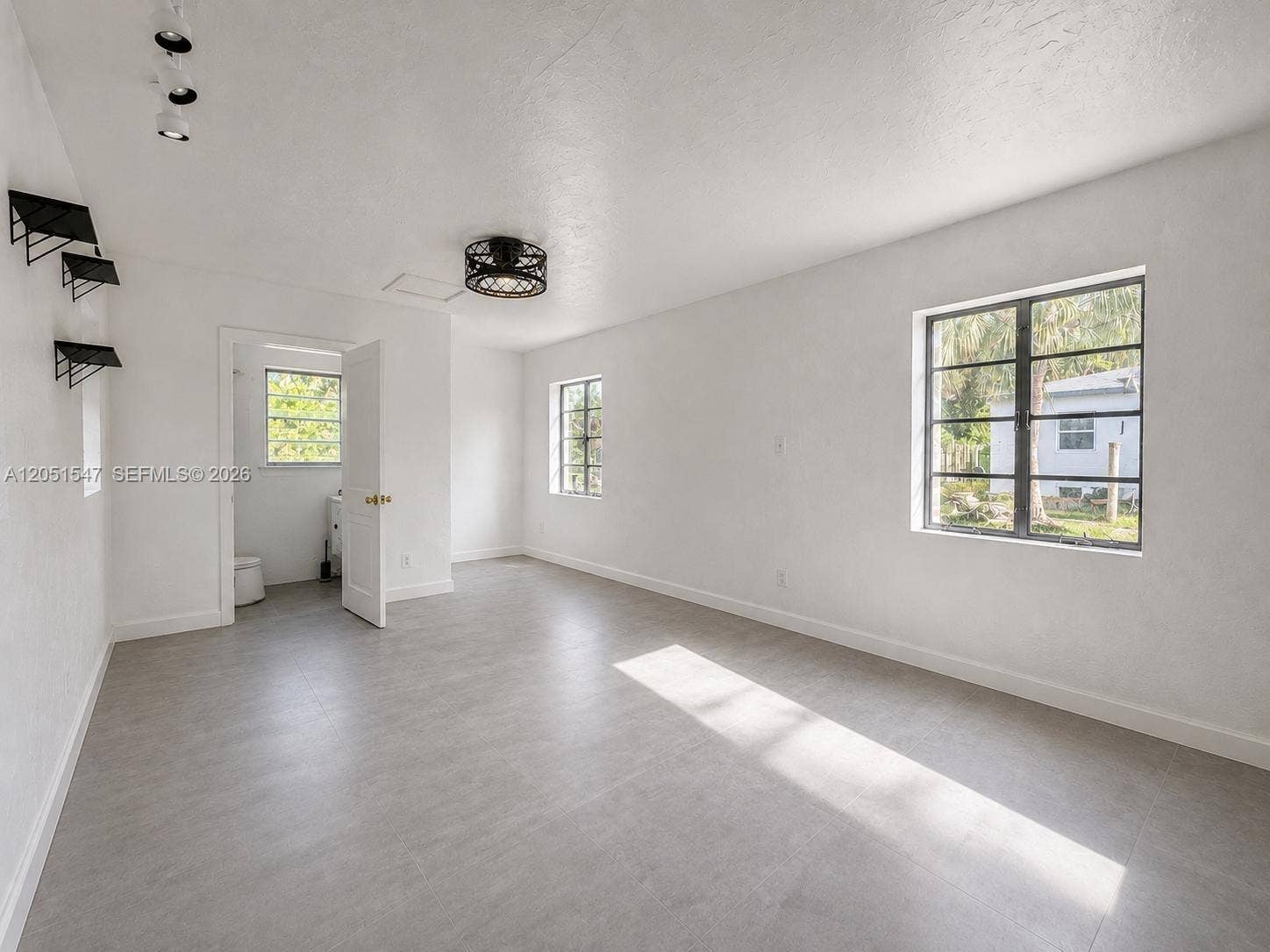 859 NE 115th Street, Biscayne Park, FL 33161 Guest house (studio)