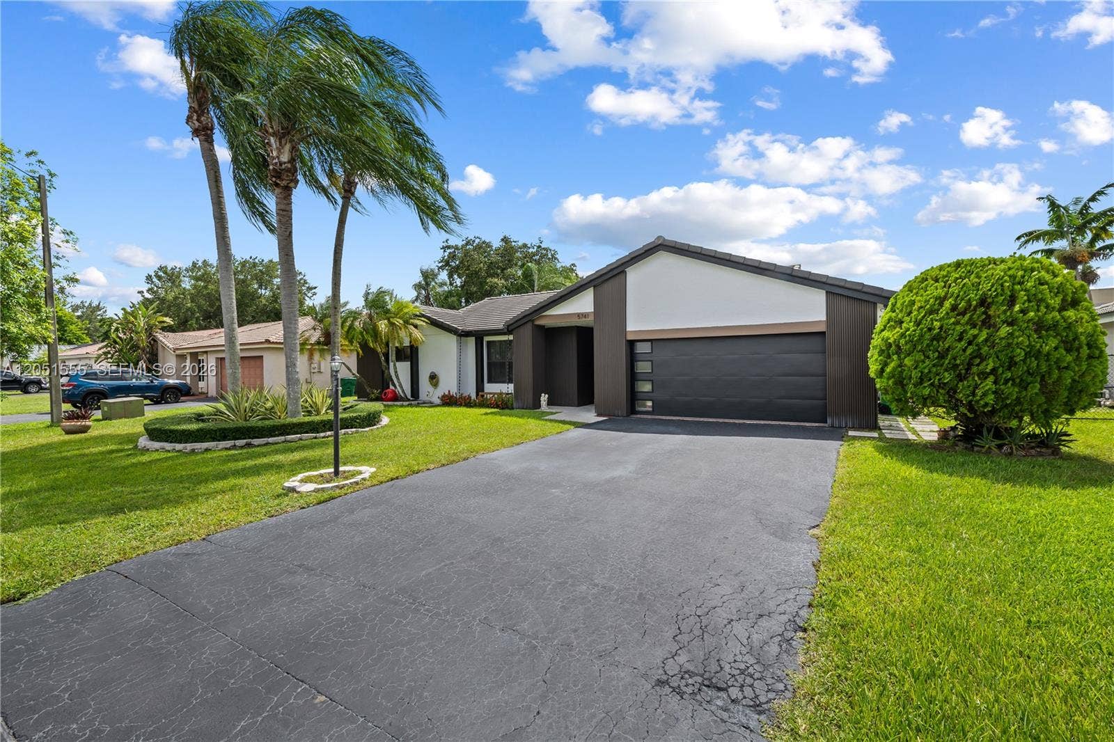 5741 W Waterford Drive, Davie, FL 33331 Photo 30